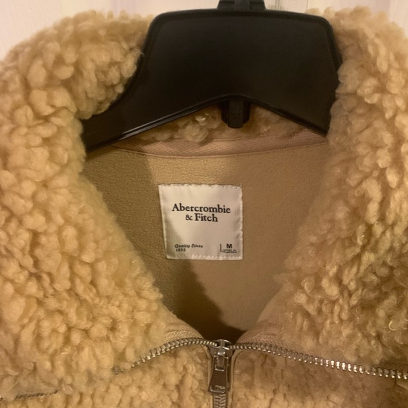 Like new Abercrombie jacket - Picture 2 of 4